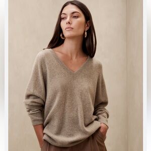 NWT Banana Republic Caro taupe lightweight cashmere sweater sz M
